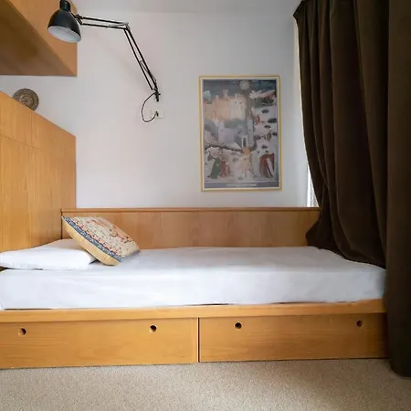 Mandron Charming And Central Apartment